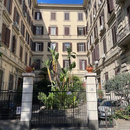 Gramsci 16 Hotel Napoli Bagian luar foto