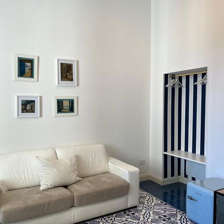 Gramsci 16 Hotel Napoli Bagian luar foto
