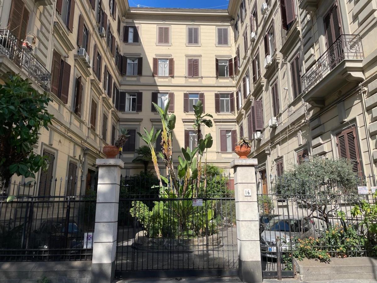 Gramsci 16 Hotel Napoli Bagian luar foto