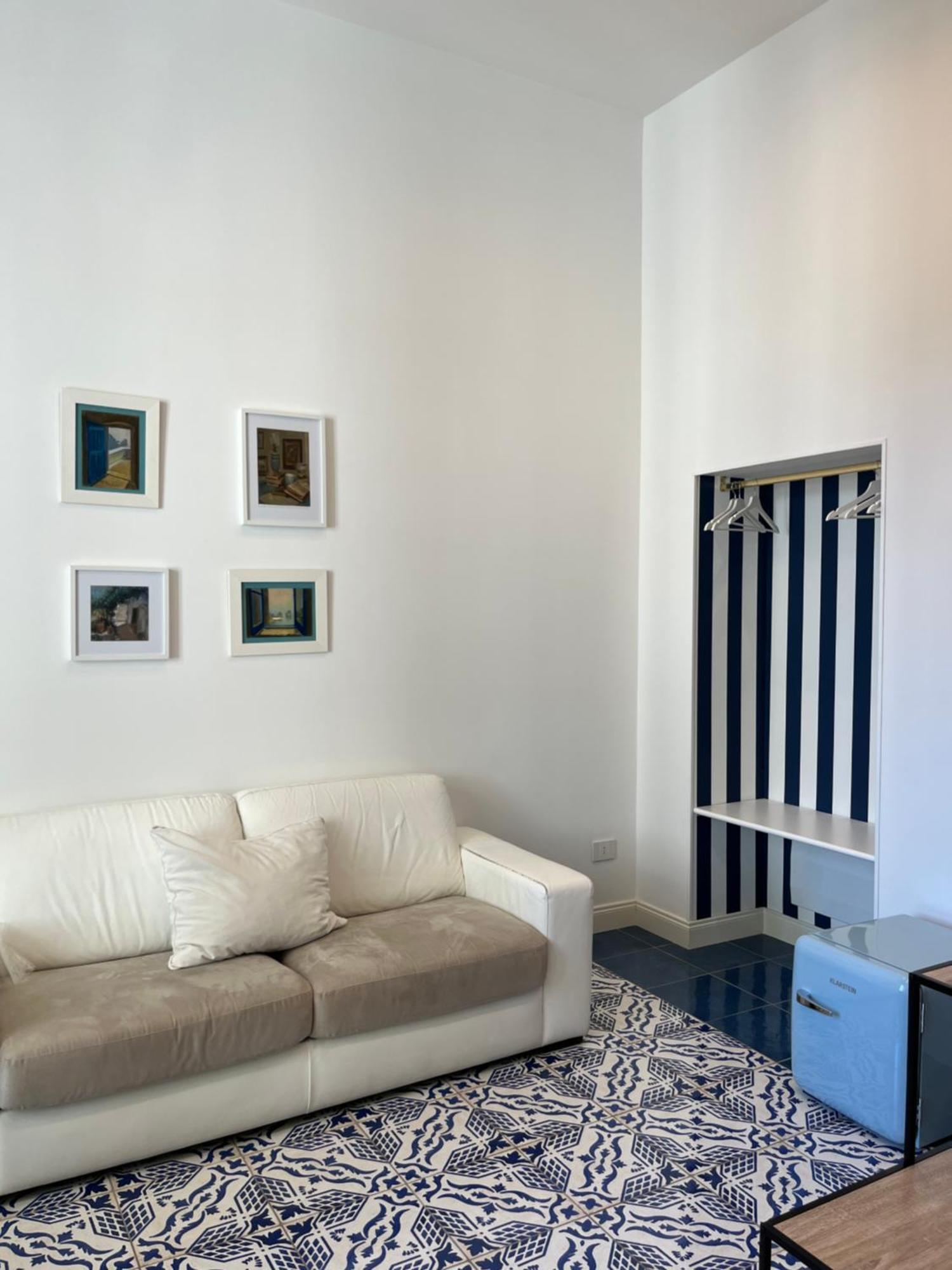 Gramsci 16 Hotel Napoli Bagian luar foto