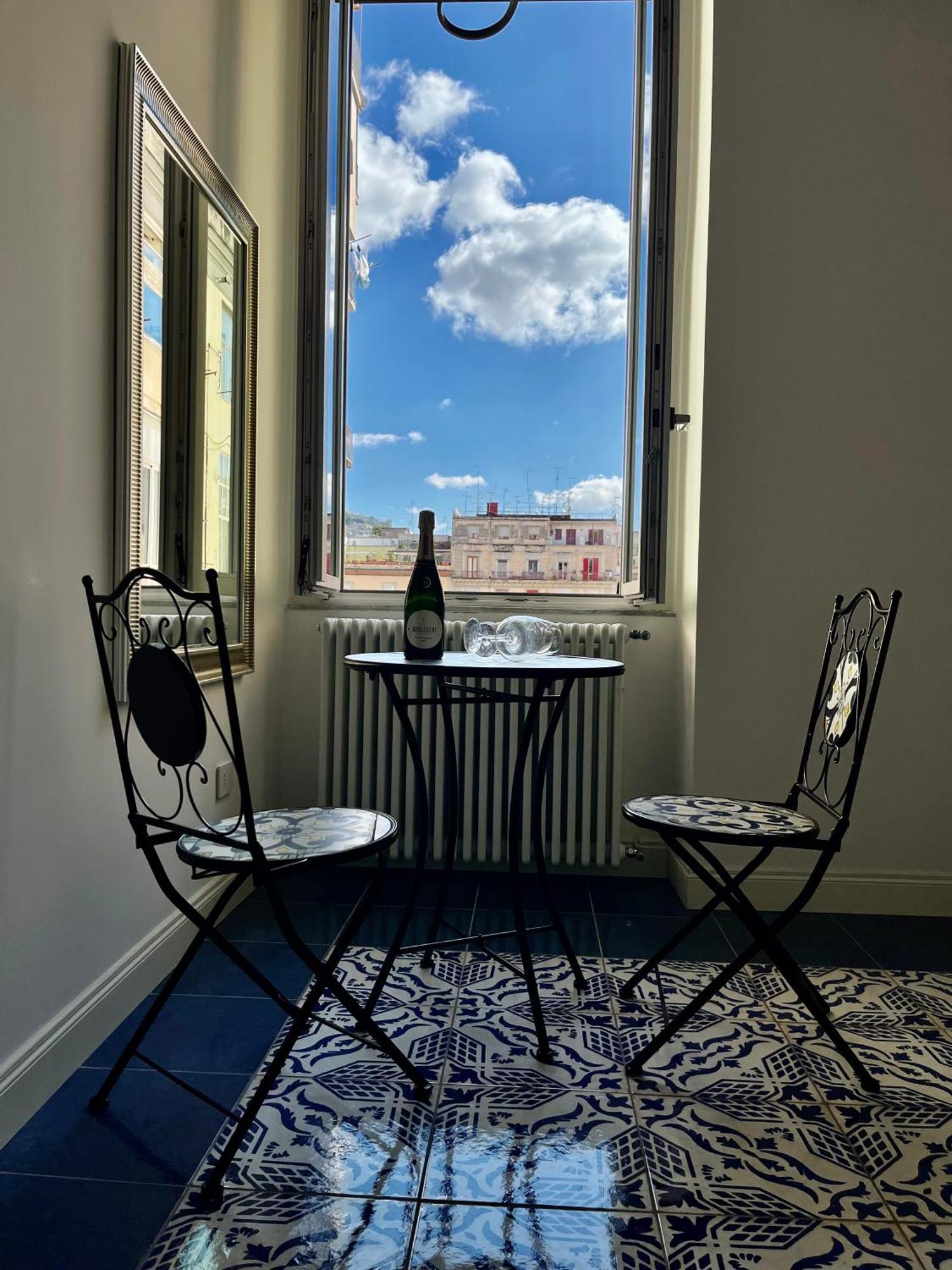 Gramsci 16 Hotel Napoli Bagian luar foto