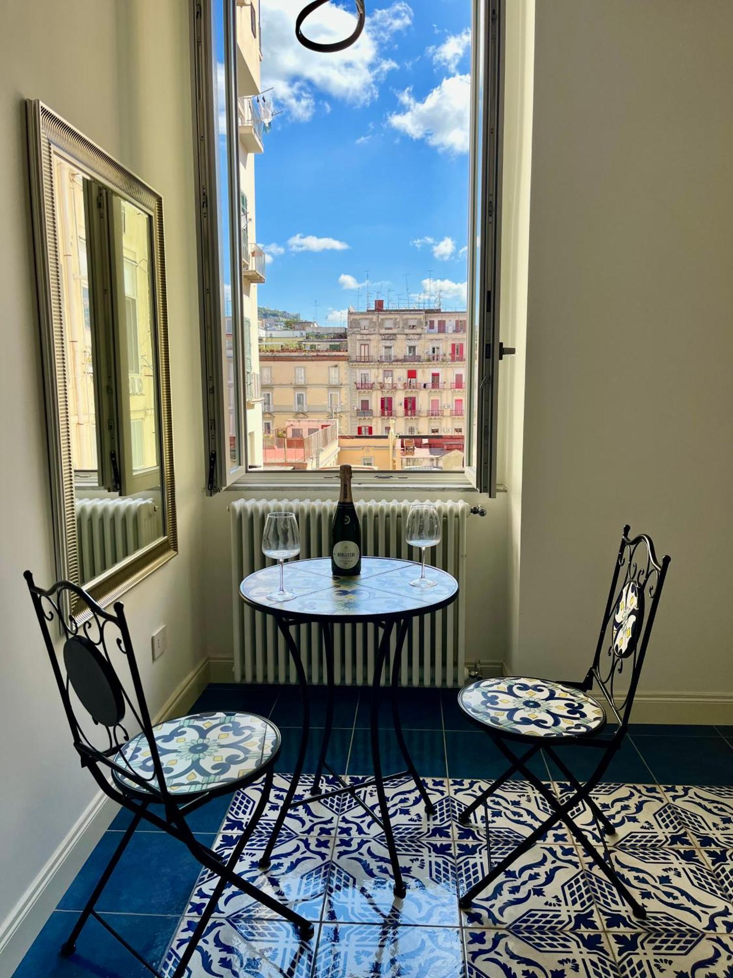Gramsci 16 Hotel Napoli Bagian luar foto