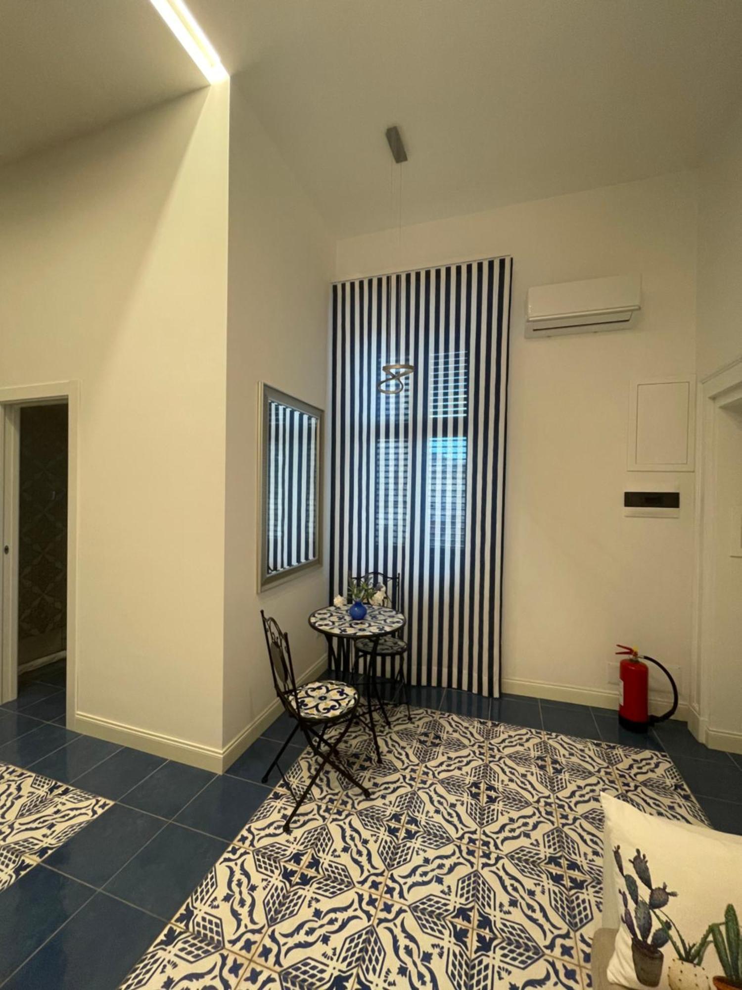 Gramsci 16 Hotel Napoli Bagian luar foto